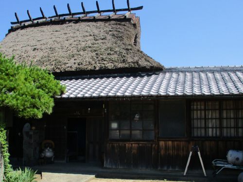 移住体験施設として改修中の茅葺古民家