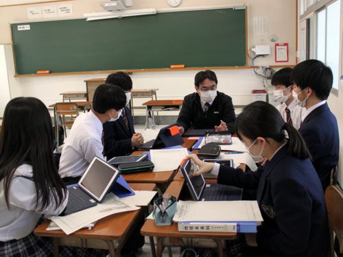 2年生が、地球未来科の活動計画を話し合い中!
