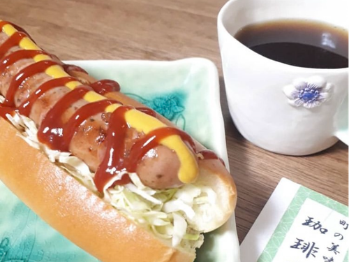 人気のパン屋さんのパンを使ったホットドック