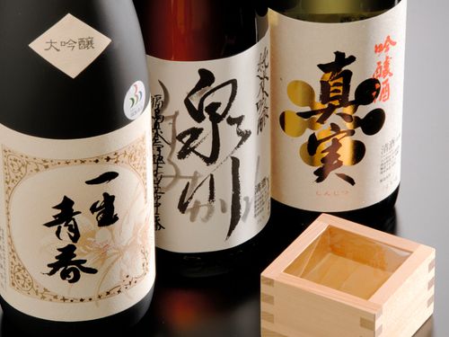 町内の酒蔵（左から：曙収蔵、廣木酒造、豊國酒造）