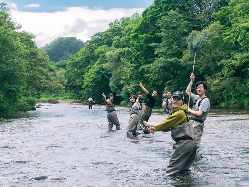 八雲町の川。大人でも楽しめる絶好の遊び場。