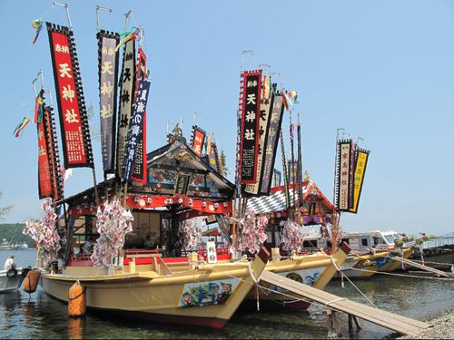 天神祭りの様子 島ならではのイベントも楽しめます