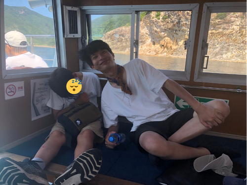 夏のひとコマ。寮生は遊び疲れて、寝てしまいました笑