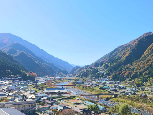 山々に囲まれた地域で、紅葉も見事です!
