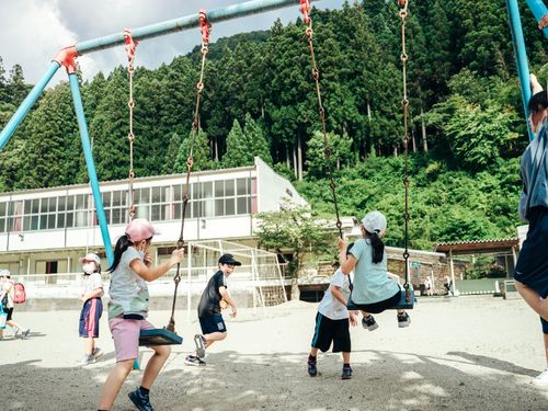 休み時間や放課後は学年関係なくみんなで遊んでいます!