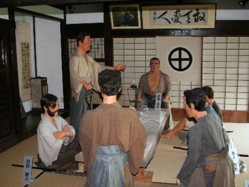 「西郷隆盛宿陣跡歴史資料館」内 軍議再現人形