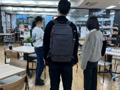 インキュベーションセンターを案内