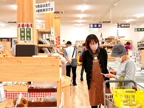 マルシェグランマのお客様とのコミュニケーションも大切に。