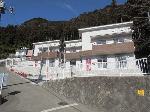 奥多摩町町営若者住宅を見学します
