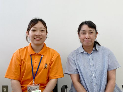 萩市健康増進課の赤岩さん(左)と塩満さん(右)。お二人とも子育て世代の「いま」に寄り添う保健師さんです。心強いですね!