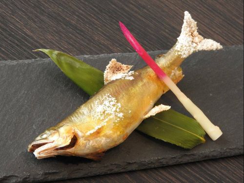 五十嵐川でとれたアユの塩焼きは最高