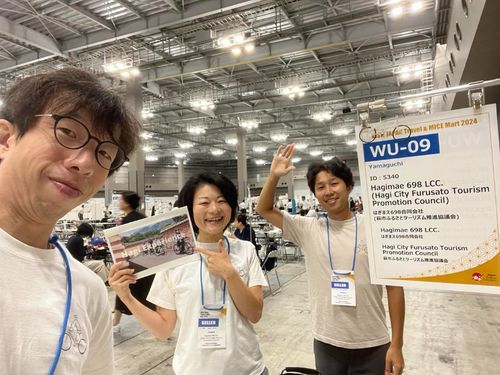 左から宮﨑さん、河津さん。そして作戦参謀&英語スタッフ&ホストとマルチに活躍してくれる秋山さん。みんな萩市地域おこし協力隊のOB・OGです。こんな風に一緒に戦い抜いてきた仲間がいるから頑張れる!