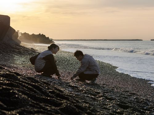 糸魚川の海岸には、ヒスイをはじめ珍しい石がたくさん。