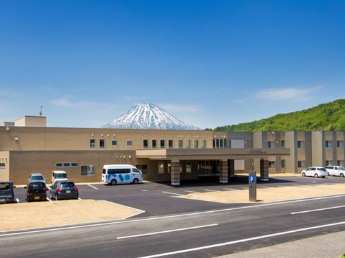 介護福祉施設「きもべつ喜らめきの郷」の外観。羊蹄山が綺麗に見えます。