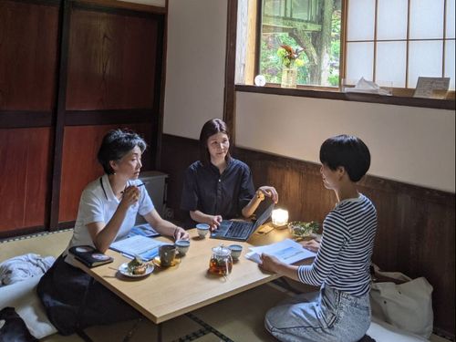 企画会議、あれもこれもと盛り上がり中（の様子を撮影するためにマスクを外しております）