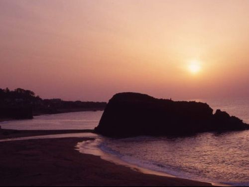 立岩の夕日