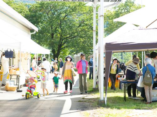ホシスメバでは小商いを応援するマルシェイベントなど