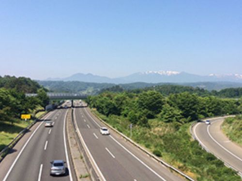東北自動車道村田ICを利用すれば、仙台市をはじめ、大型商業施設や温泉、総合病院などアクセスも良好です。都会に近い田舎です。