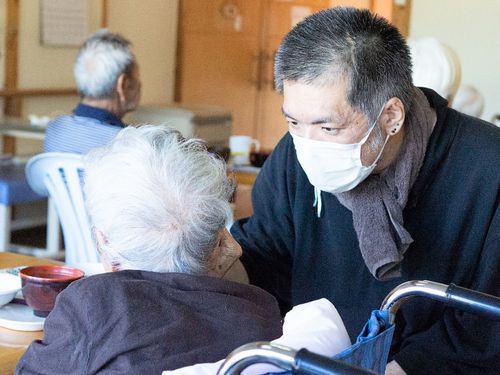 島の自然と人の良さに触れながら、家族のように過ごしています。