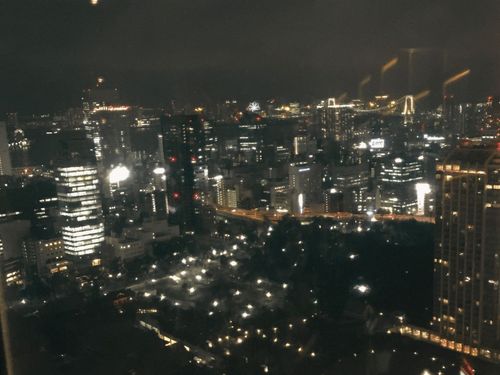 ビルの夜景が美しくなるほど、青年の心はくたびれていく