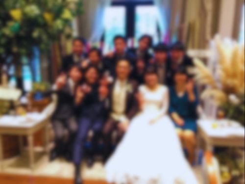 青年が社会的に〇んでいく中、友人たちは次のステップへ進んでいく