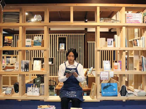 うみの図書館館長