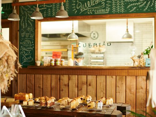 オリジナル米粉パン「CUBREAD」の店舗はOrganic Cafe M2に併設されています。