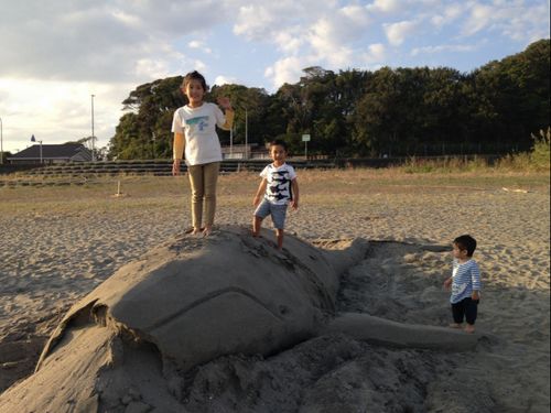黒潮町で生まれ育つ山本さんのこどもたち。