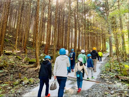「東京・森と市庭」で子育て世代の先輩移住者と交流しながら体験
