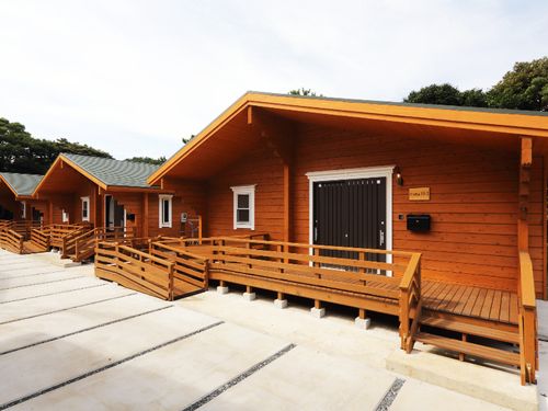 国産杉で作られたお洒落なログハウスはなんと村営住宅！