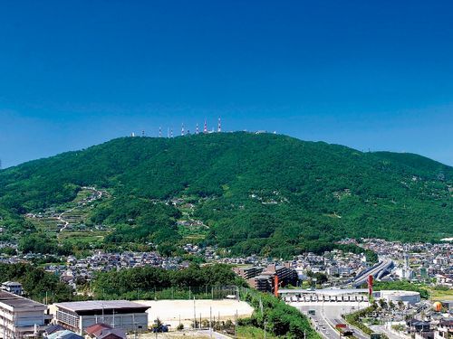 住宅都市ながら生駒山などの自然が豊富。生駒山上遊園地がSNSで話題。