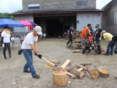 まき割りDOJYO(道場)では裏技や神業を学べます。大人も子供も夢中になること間違いなし！