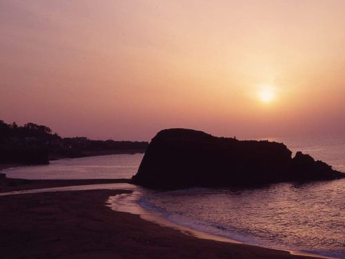 立岩の夕日